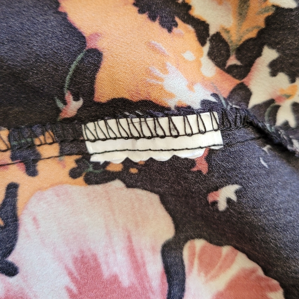 SHEIN Top - Picture 5 of 7